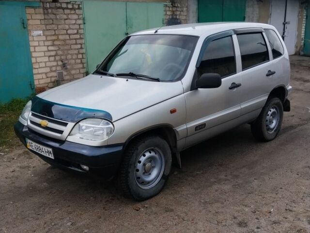 Сірий Шевроле Нива, об'ємом двигуна 1.7 л та пробігом 158 тис. км за 4200 $, фото 1 на Automoto.ua
