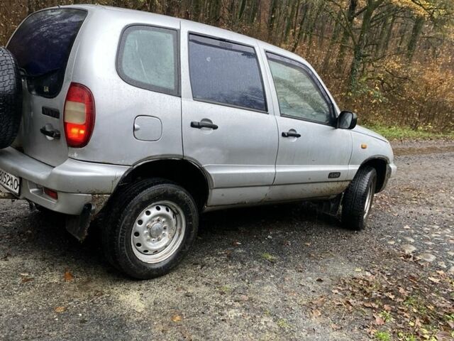 Сірий Шевроле Нива, об'ємом двигуна 1.6 л та пробігом 465 тис. км за 2850 $, фото 2 на Automoto.ua