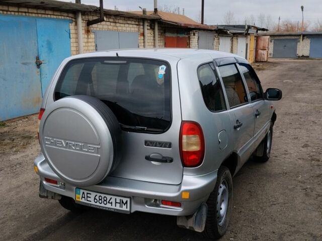 Сірий Шевроле Нива, об'ємом двигуна 1.7 л та пробігом 158 тис. км за 4200 $, фото 2 на Automoto.ua