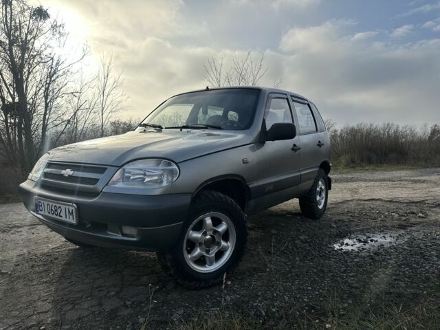 Серый Шевроле Нива, объемом двигателя 1.7 л и пробегом 263 тыс. км за 4100 $, фото 5 на Automoto.ua