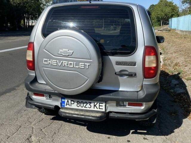 Серый Шевроле Нива, объемом двигателя 1.7 л и пробегом 200 тыс. км за 2668 $, фото 1 на Automoto.ua