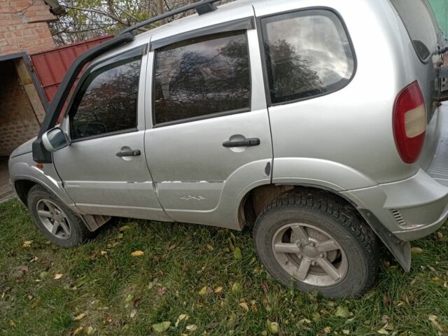 Серый Шевроле Нива, объемом двигателя 1.9 л и пробегом 568 тыс. км за 4534 $, фото 2 на Automoto.ua