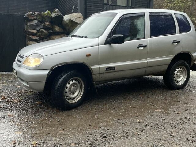 Сірий Шевроле Нива, об'ємом двигуна 1.6 л та пробігом 465 тис. км за 2850 $, фото 3 на Automoto.ua