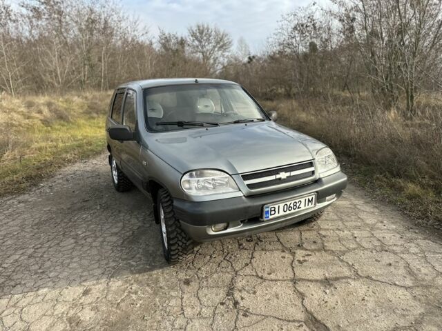 Серый Шевроле Нива, объемом двигателя 1.7 л и пробегом 263 тыс. км за 4100 $, фото 1 на Automoto.ua
