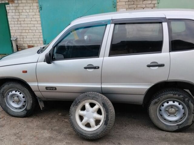 Сірий Шевроле Нива, об'ємом двигуна 1.7 л та пробігом 158 тис. км за 4200 $, фото 3 на Automoto.ua