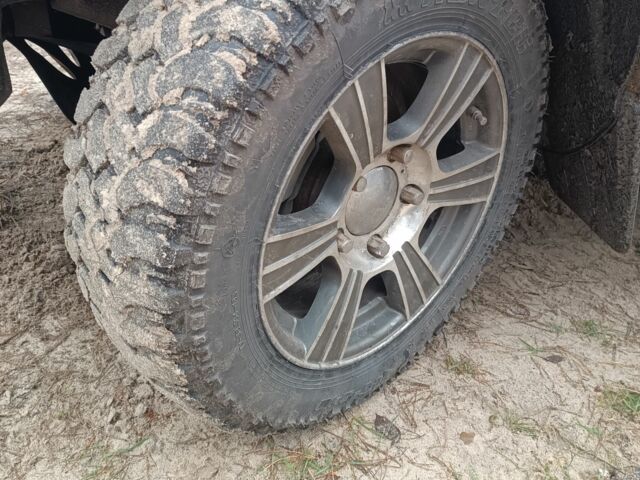 Серый Шевроле Нива, объемом двигателя 1.7 л и пробегом 193 тыс. км за 3200 $, фото 4 на Automoto.ua