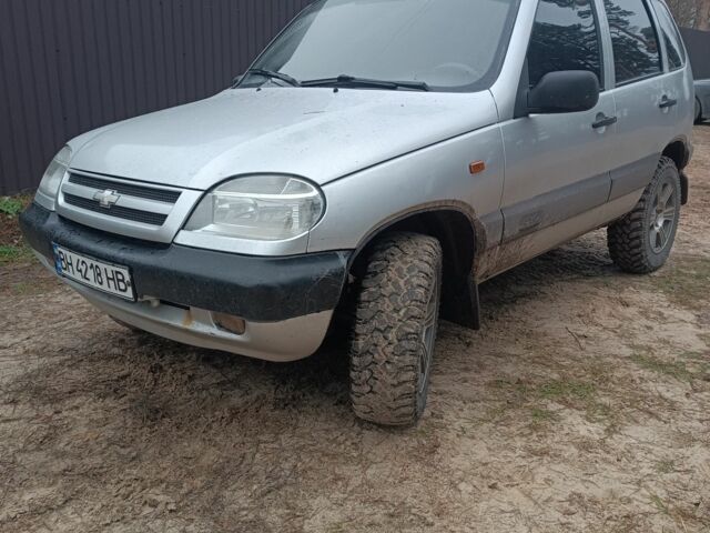 Серый Шевроле Нива, объемом двигателя 1.7 л и пробегом 193 тыс. км за 3200 $, фото 17 на Automoto.ua