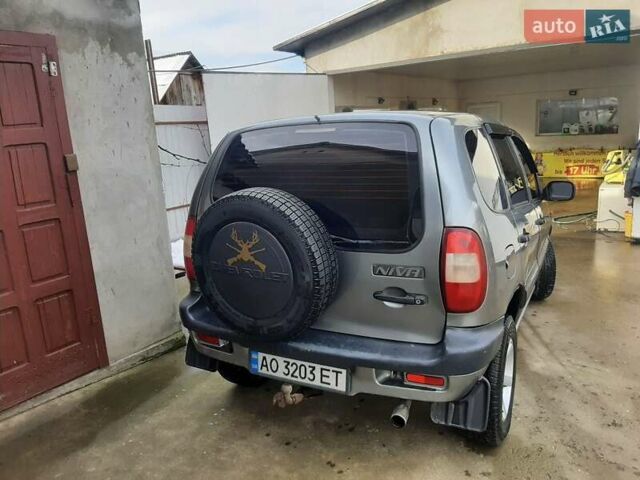 Серый Шевроле Нива, объемом двигателя 1.7 л и пробегом 180 тыс. км за 4500 $, фото 3 на Automoto.ua