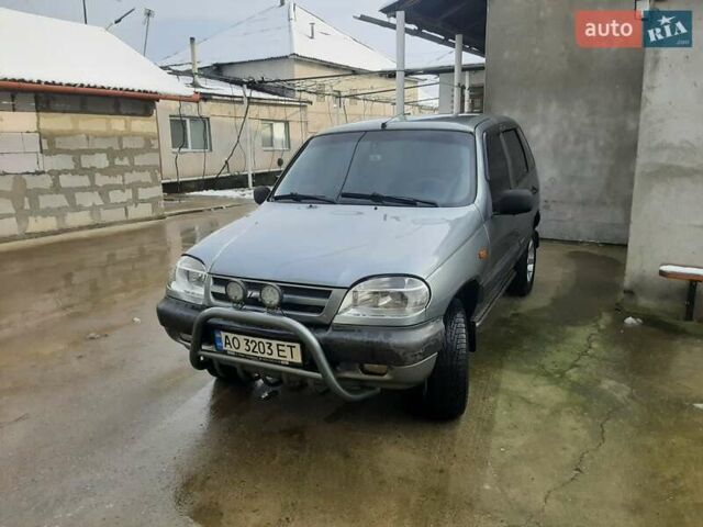 Серый Шевроле Нива, объемом двигателя 1.7 л и пробегом 180 тыс. км за 4500 $, фото 1 на Automoto.ua