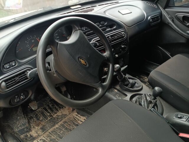 Серый Шевроле Нива, объемом двигателя 1.7 л и пробегом 193 тыс. км за 3200 $, фото 3 на Automoto.ua