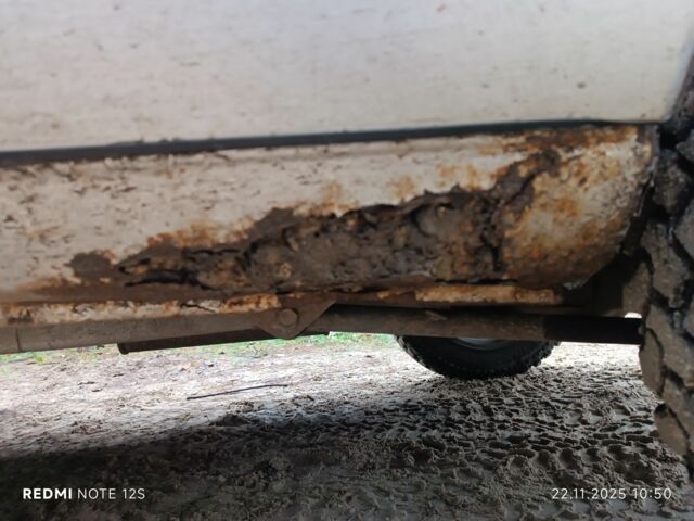 Серый Шевроле Нива, объемом двигателя 1.7 л и пробегом 193 тыс. км за 3200 $, фото 19 на Automoto.ua