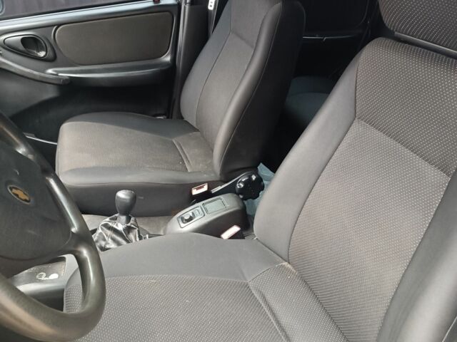 Серый Шевроле Нива, объемом двигателя 1.7 л и пробегом 193 тыс. км за 3200 $, фото 13 на Automoto.ua