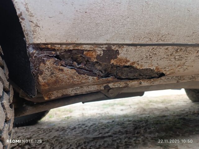 Серый Шевроле Нива, объемом двигателя 1.7 л и пробегом 193 тыс. км за 3200 $, фото 20 на Automoto.ua