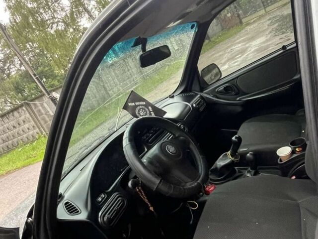 Серый Шевроле Нива, объемом двигателя 1.7 л и пробегом 276 тыс. км за 4000 $, фото 4 на Automoto.ua