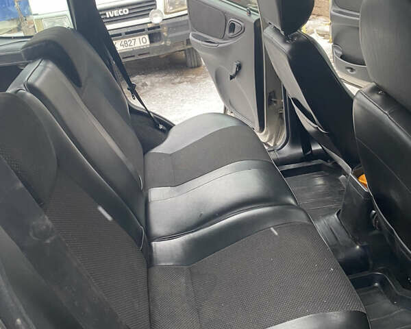 Сірий Шевроле Нива, об'ємом двигуна 1.7 л та пробігом 153 тис. км за 7200 $, фото 12 на Automoto.ua