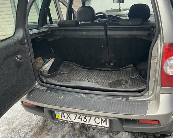 Сірий Шевроле Нива, об'ємом двигуна 1.7 л та пробігом 153 тис. км за 7200 $, фото 14 на Automoto.ua