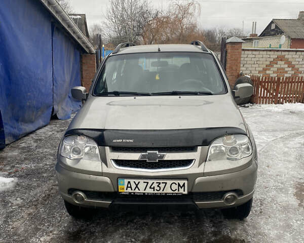 Сірий Шевроле Нива, об'ємом двигуна 1.7 л та пробігом 153 тис. км за 7200 $, фото 1 на Automoto.ua