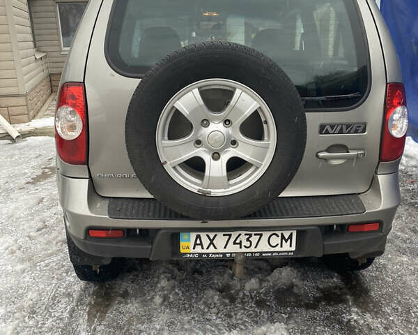 Сірий Шевроле Нива, об'ємом двигуна 1.7 л та пробігом 153 тис. км за 7200 $, фото 4 на Automoto.ua