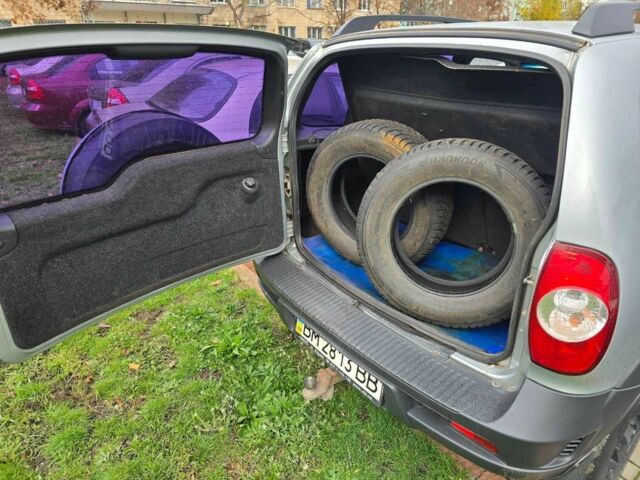 Сірий Шевроле Нива, об'ємом двигуна 1.7 л та пробігом 173 тис. км за 3548 $, фото 11 на Automoto.ua