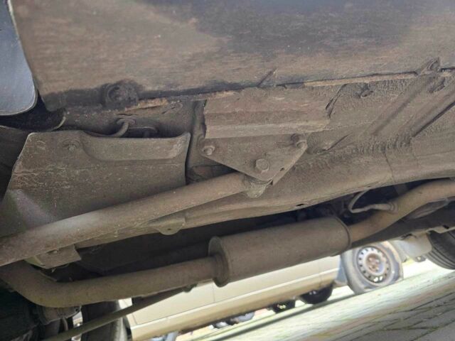 Сірий Шевроле Нива, об'ємом двигуна 1.7 л та пробігом 173 тис. км за 3548 $, фото 5 на Automoto.ua