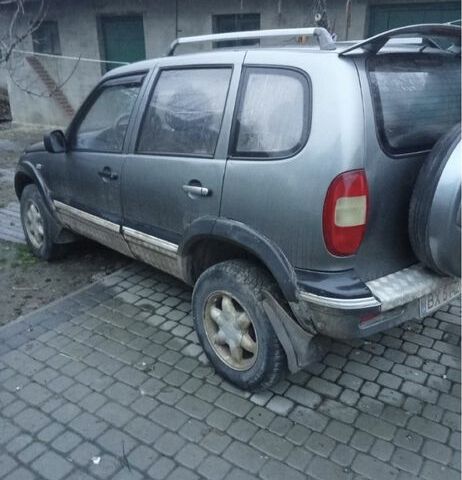 Серый Шевроле Нива, объемом двигателя 0 л и пробегом 200 тыс. км за 1600 $, фото 1 на Automoto.ua