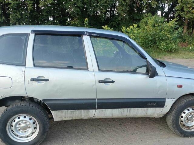 Серый Шевроле Нива, объемом двигателя 1.7 л и пробегом 169 тыс. км за 2700 $, фото 2 на Automoto.ua