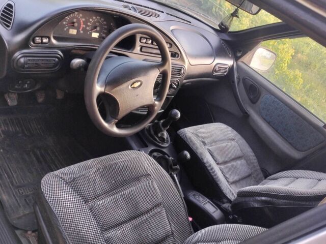 Серый Шевроле Нива, объемом двигателя 1.7 л и пробегом 169 тыс. км за 2700 $, фото 6 на Automoto.ua