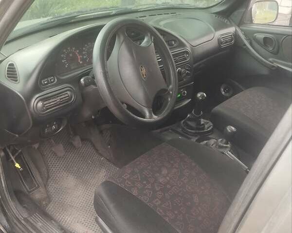 Сірий Шевроле Нива, об'ємом двигуна 1.7 л та пробігом 310 тис. км за 3200 $, фото 6 на Automoto.ua