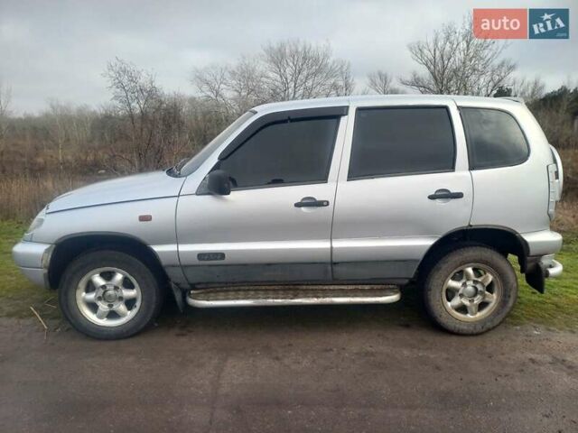Серый Шевроле Нива, объемом двигателя 1.8 л и пробегом 205 тыс. км за 2841 $, фото 1 на Automoto.ua
