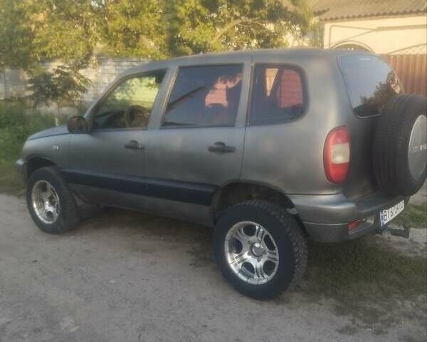 Сірий Шевроле Нива, об'ємом двигуна 1.7 л та пробігом 310 тис. км за 3200 $, фото 7 на Automoto.ua