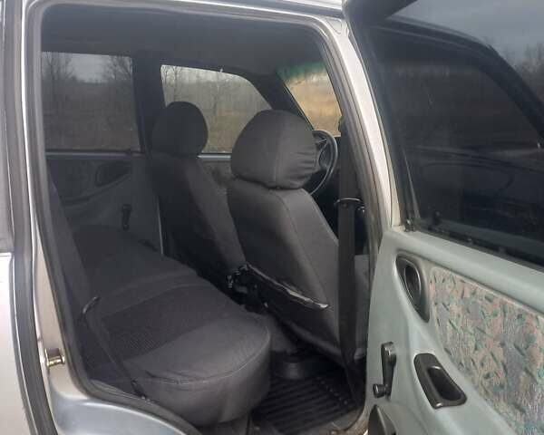 Серый Шевроле Нива, объемом двигателя 1.8 л и пробегом 205 тыс. км за 2841 $, фото 7 на Automoto.ua