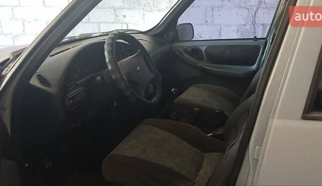 Сірий Шевроле Нива, об'ємом двигуна 1.69 л та пробігом 200 тис. км за 6000 $, фото 4 на Automoto.ua