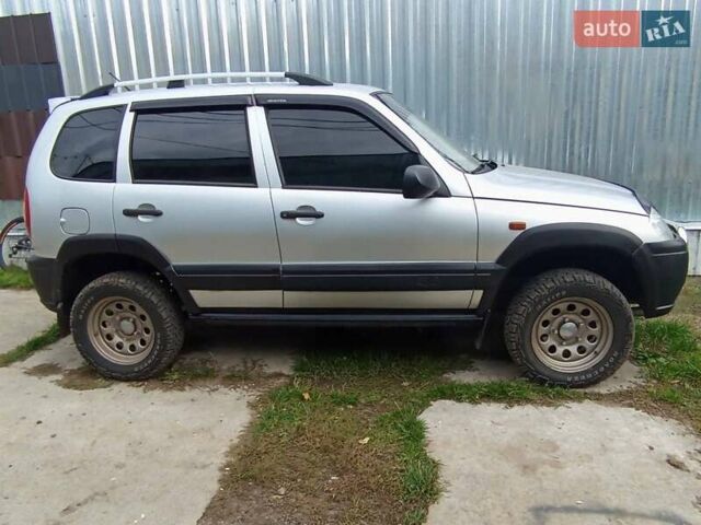 Сірий Шевроле Нива, об'ємом двигуна 1.7 л та пробігом 179 тис. км за 4499 $, фото 6 на Automoto.ua