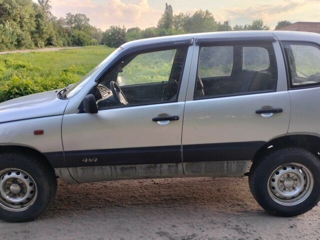 Серый Шевроле Нива, объемом двигателя 1.7 л и пробегом 169 тыс. км за 2700 $, фото 3 на Automoto.ua