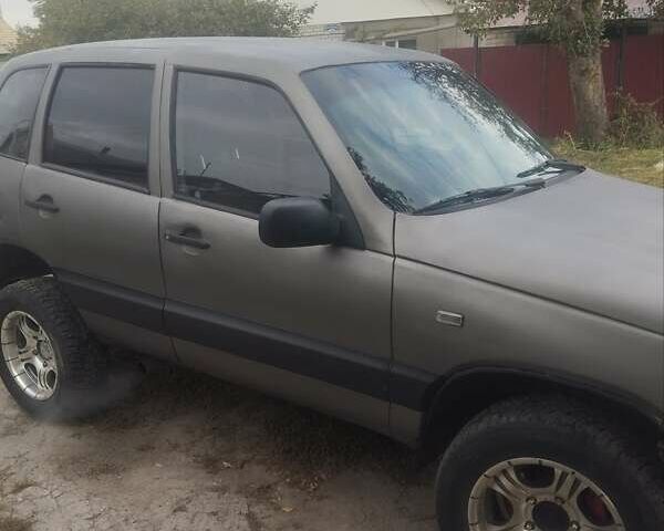 Сірий Шевроле Нива, об'ємом двигуна 1.7 л та пробігом 310 тис. км за 3200 $, фото 8 на Automoto.ua