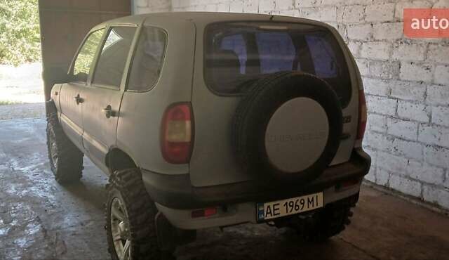 Сірий Шевроле Нива, об'ємом двигуна 1.69 л та пробігом 200 тис. км за 6000 $, фото 5 на Automoto.ua