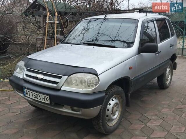 Серый Шевроле Нива, объемом двигателя 1.7 л и пробегом 147 тыс. км за 3200 $, фото 1 на Automoto.ua