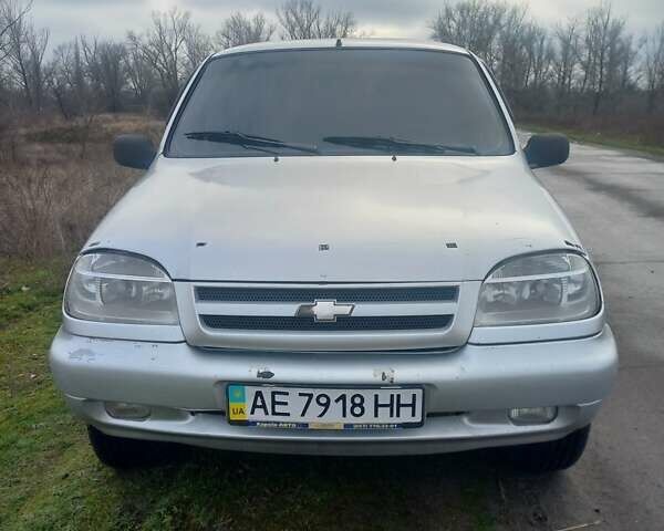 Серый Шевроле Нива, объемом двигателя 1.8 л и пробегом 205 тыс. км за 2841 $, фото 5 на Automoto.ua