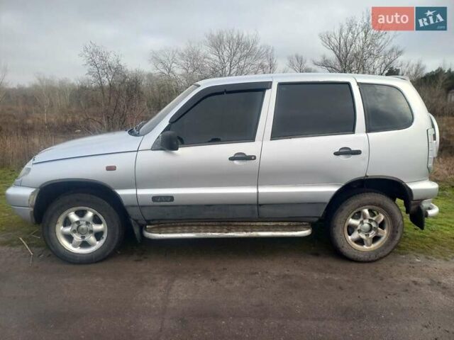 Серый Шевроле Нива, объемом двигателя 1.8 л и пробегом 205 тыс. км за 2841 $, фото 4 на Automoto.ua