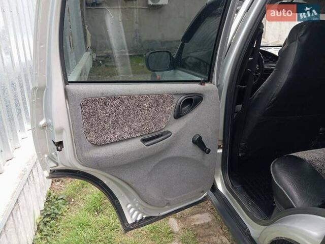 Сірий Шевроле Нива, об'ємом двигуна 1.7 л та пробігом 179 тис. км за 4499 $, фото 2 на Automoto.ua