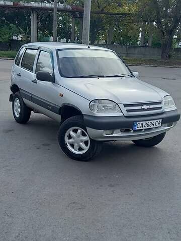 Сірий Шевроле Нива, об'ємом двигуна 1.69 л та пробігом 257 тис. км за 4300 $, фото 11 на Automoto.ua