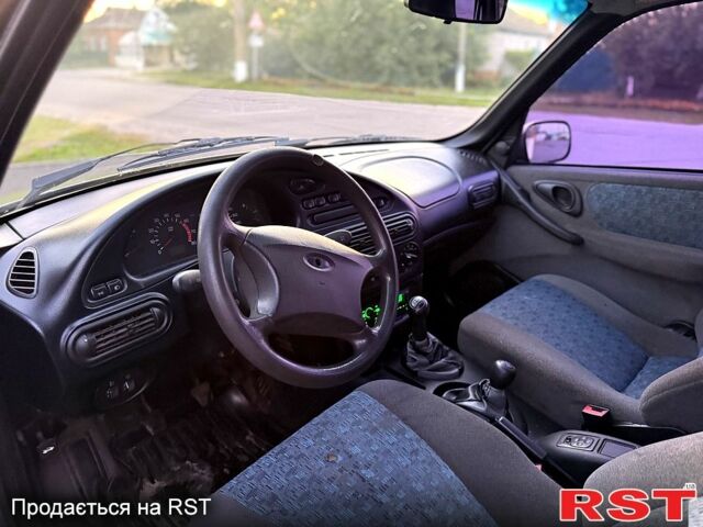 Сірий Шевроле Нива, об'ємом двигуна 1.7 л та пробігом 200 тис. км за 3450 $, фото 5 на Automoto.ua