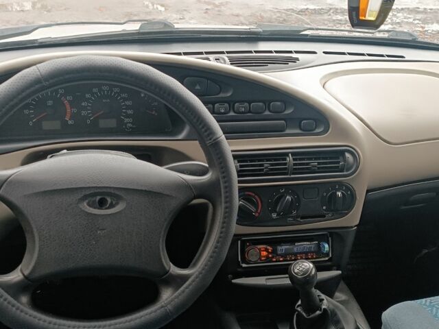 Шевроле Нива 2005 у Путивле на Automoto.ua Сірий Шевроле Нива, об'ємом двигуна 1.7 л та пробігом 74 тис. км за 3000 $, фото 5 на Automoto.ua