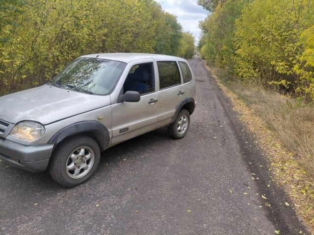 Сірий Шевроле Нива, об'ємом двигуна 1.7 л та пробігом 230 тис. км за 1666 $, фото 1 на Automoto.ua