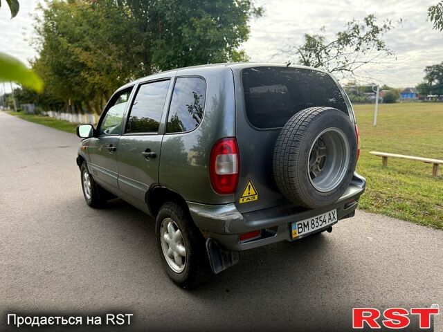 Серый Шевроле Нива, объемом двигателя 1.7 л и пробегом 125 тыс. км за 3350 $, фото 2 на Automoto.ua