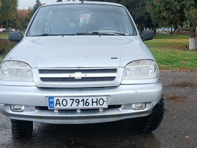Шевроле Нива 2005 у Путивле на Automoto.ua Сірий Шевроле Нива, об'ємом двигуна 1.7 л та пробігом 74 тис. км за 3000 $, фото 1 на Automoto.ua