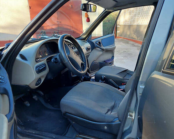 Сірий Шевроле Нива, об'ємом двигуна 1.69 л та пробігом 155 тис. км за 5200 $, фото 2 на Automoto.ua