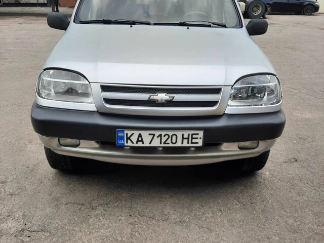 Сірий Шевроле Нива, об'ємом двигуна 1.7 л та пробігом 344 тис. км за 3100 $, фото 2 на Automoto.ua