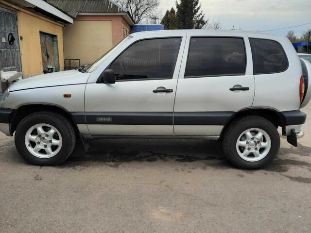 Сірий Шевроле Нива, об'ємом двигуна 1.7 л та пробігом 344 тис. км за 3100 $, фото 6 на Automoto.ua