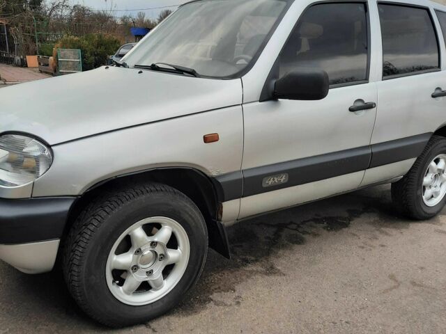 Сірий Шевроле Нива, об'ємом двигуна 1.7 л та пробігом 344 тис. км за 3100 $, фото 1 на Automoto.ua